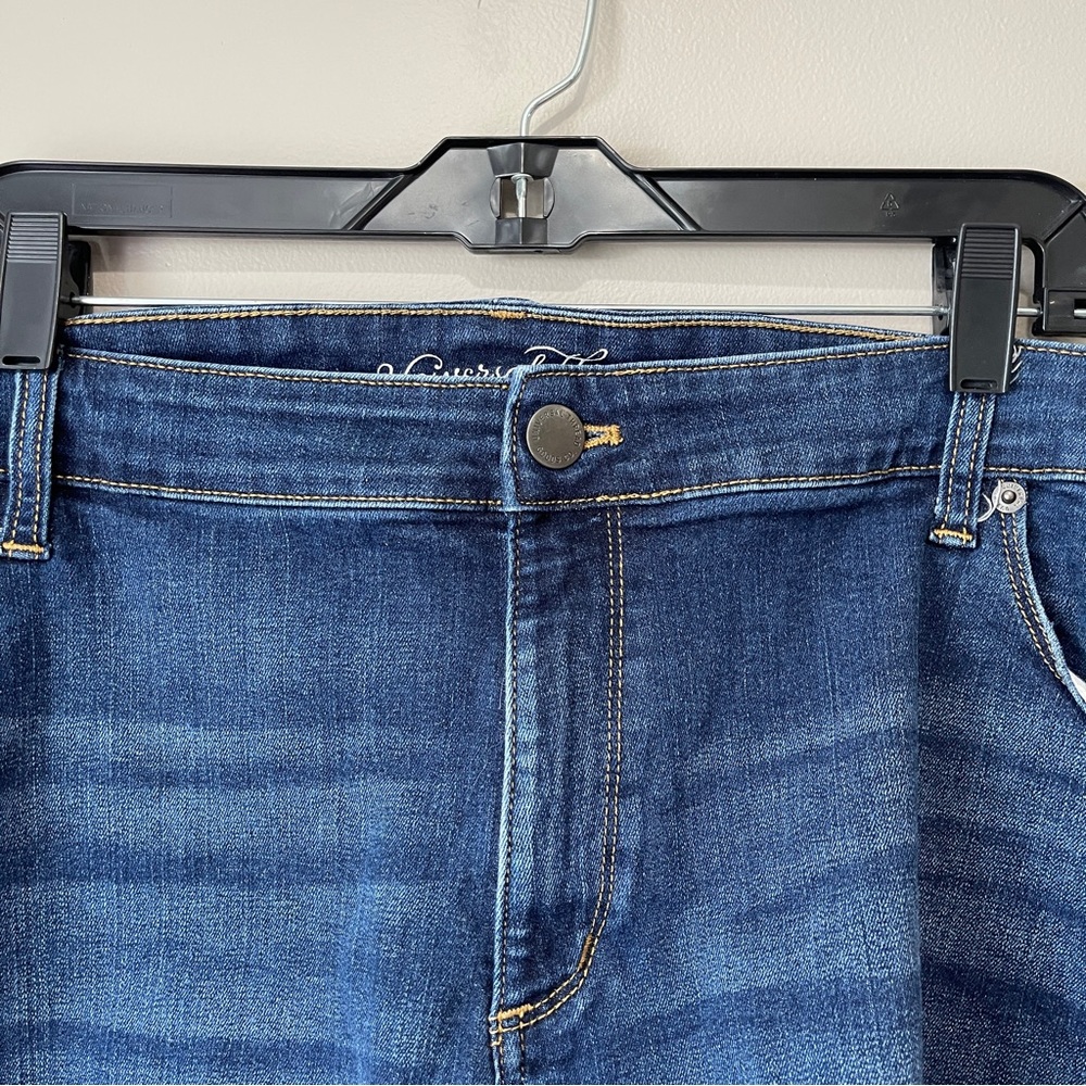 Universal Thread Jean Shorts 4.5” Inseam - Picture 2 of 10